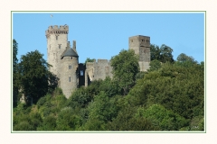 die-kasselburg-in-pelm-bei-gerolstein-eifel-2866c87c-b8f9-4ab3-91ed-1ccd68bf8cb2